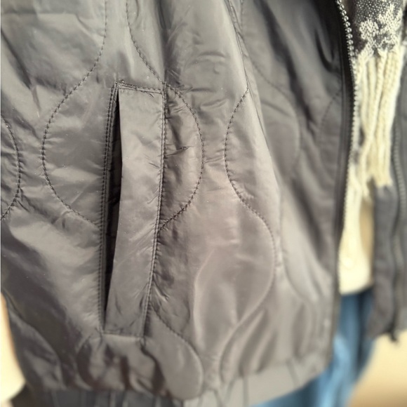 90 Degree By Reflex Women's Black Puffer Vest - Picture 9 of 10